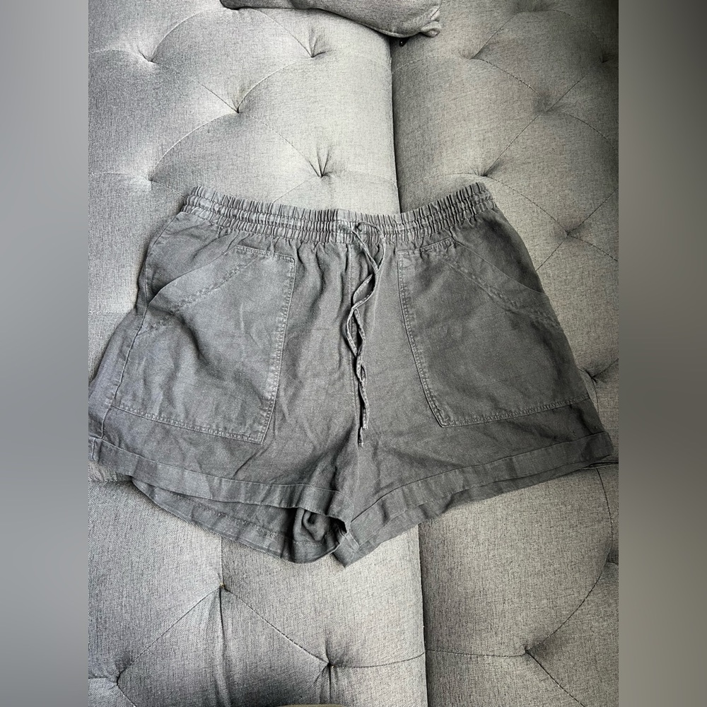Universal Thread shorts size L